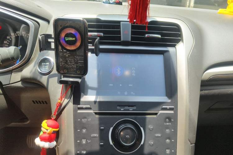 Used Ford Mondeo 2013 2.0L GTDi 200 Fashion Edition Audio And AC Panel