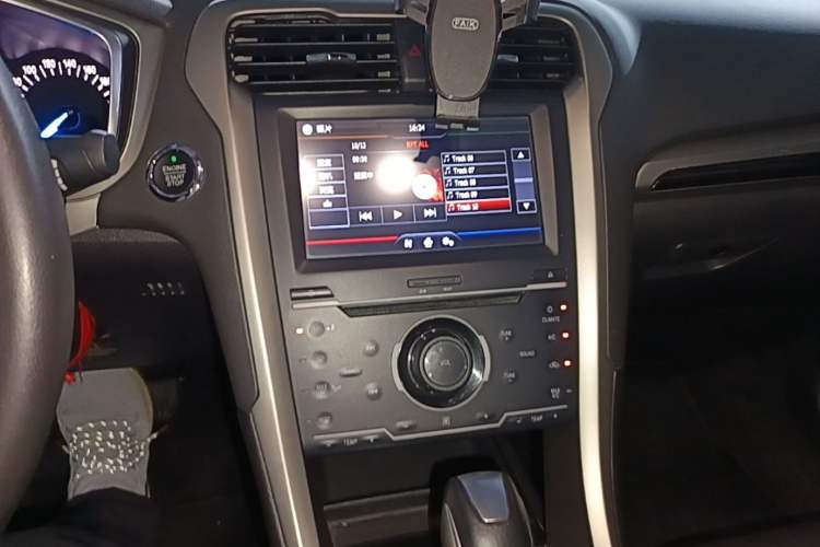 Used Ford Mondeo 2013 2.0L GTDi 200 Fashion Edition Audio And AC Panel