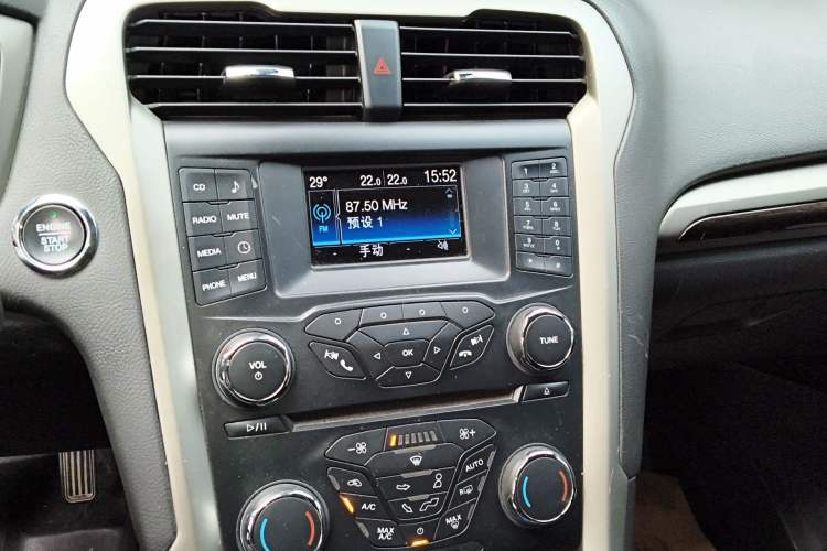 Used Ford Mondeo 2013 2.0L GTDi 200 Fashion Edition Audio And AC Panel
