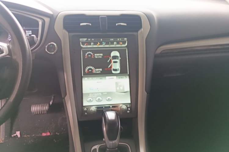 Used Ford Mondeo 2013 2.0L GTDi 200 Luxury Model Audio And AC Panel