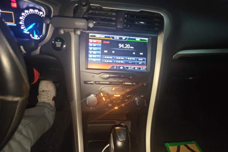 Used Ford Mondeo 2013 2.0L GTDi 200 Fashion Edition Audio And AC Panel