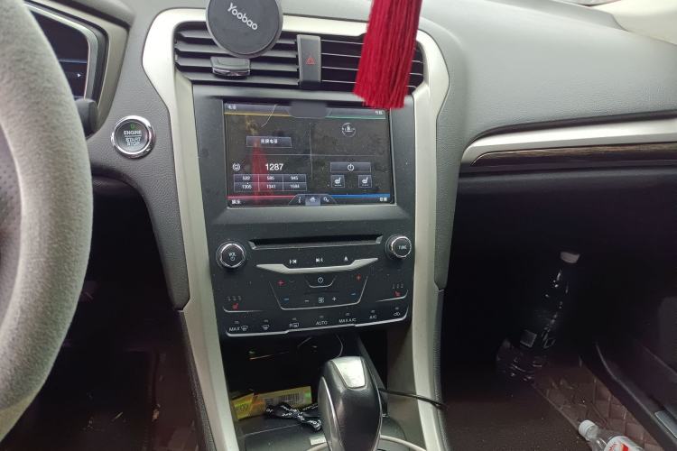 Used Ford Mondeo 2013 2.0L GTDi 200 Luxury Model Audio And AC Panel
