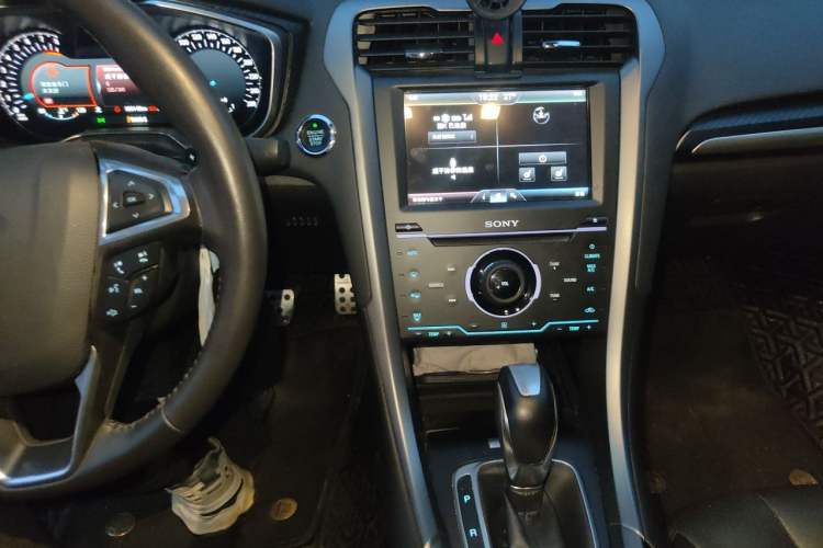Used Ford Mondeo 2013 2.0L GTDi240 Luxury Sport Model Audio And AC Panel