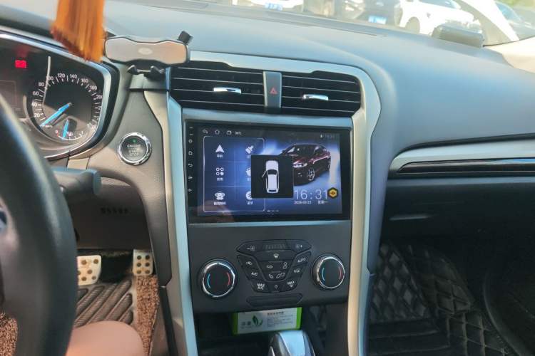 Used Ford Mondeo 2013 2.0L GTDi 200 Fashion Edition Audio And AC Panel