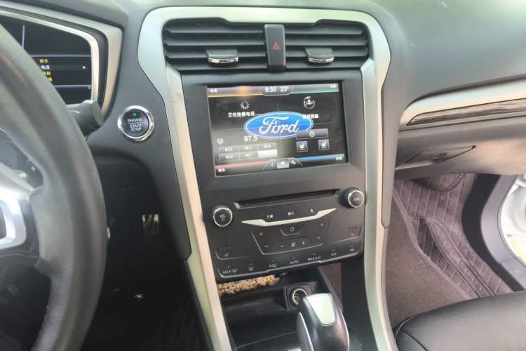 Used Ford Mondeo 2013 2.0L GTDi 200 Luxury Model Audio And AC Panel