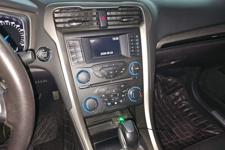 Used Ford Mondeo 2013 2.0L GTDi 200 Fashion Edition Audio And AC Panel