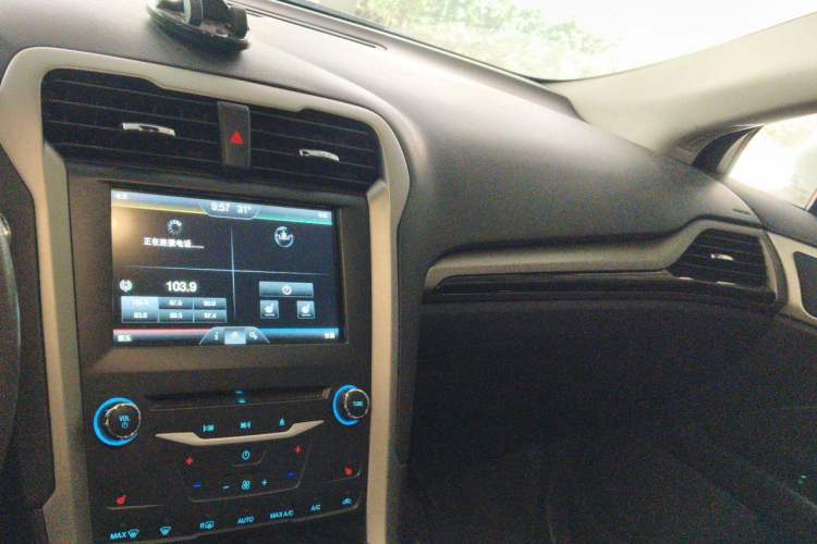 Used Ford Mondeo 2013 2.0L GTDi 200 Luxury Model Audio And AC Panel