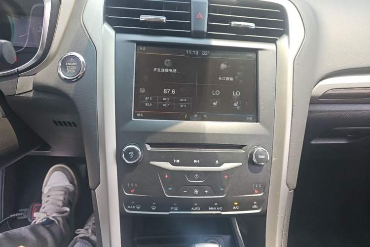Used Ford Mondeo 2013 2.0L GTDi 200 Luxury Model Audio And AC Panel