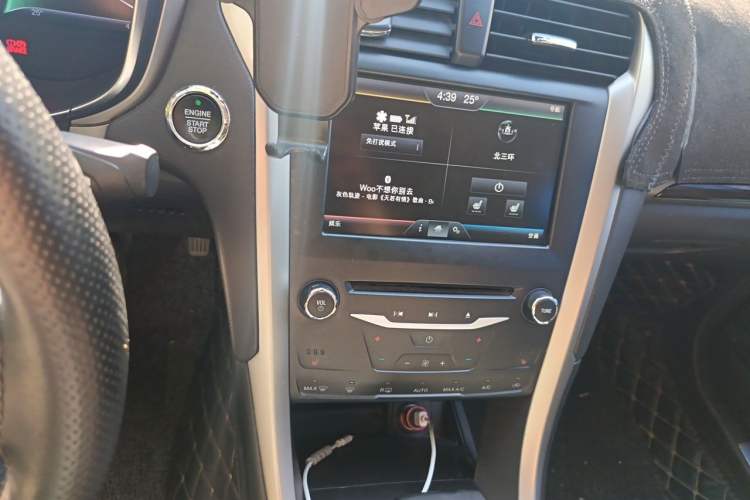Used Ford Mondeo 2013 2.0L GTDi 200 Luxury Model Audio And AC Panel