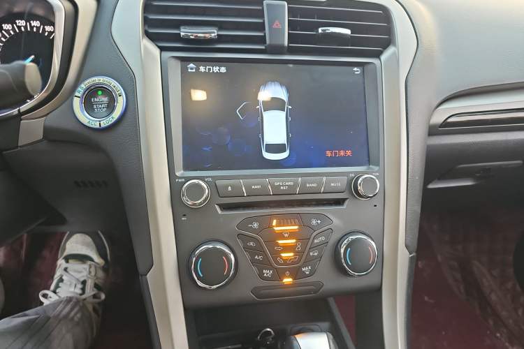 Used Ford Mondeo 2013 2.0L GTDi 200 Fashion Edition Audio And AC Panel