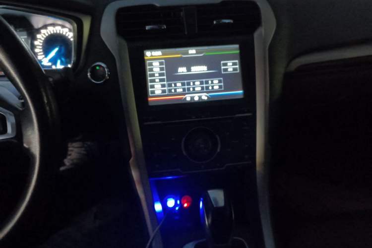 Used Ford Mondeo 2013 2.0L GTDi 200 Fashion Edition Audio And AC Panel
