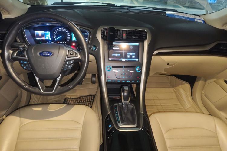 Used Ford Mondeo 2013 2.0L GTDi 200 Luxury Model Center Console