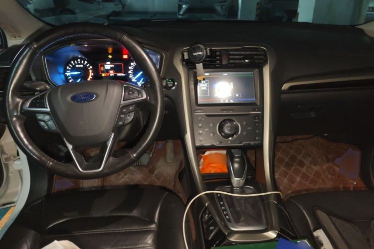 Used Ford Mondeo 2013 2.0L GTDi 200 Luxury Model Center Console