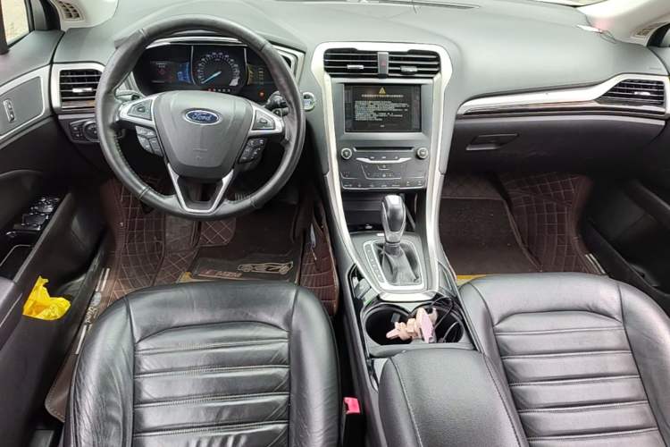 Used Ford Mondeo 2013 2.0L GTDi 200 Luxury Model Center Console