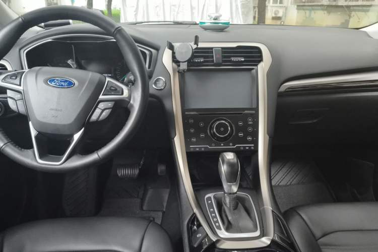 Used Ford Mondeo 2013 2.0L GTDi 200 Fashion Edition Center Console