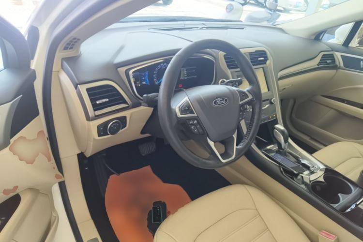 Used Ford Mondeo 2013 2.0L GTDi 200 Luxury Model Center Console