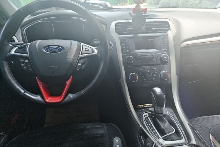 Used Ford Mondeo 2013 2.0L GTDi 200 Fashion Edition Center Console