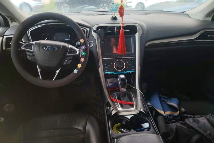 Used Ford Mondeo 2013 2.0L GTDi 200 Fashion Edition Center Console