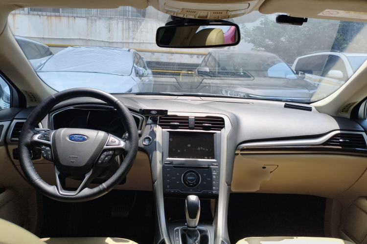 Used Ford Mondeo 2013 2.0L GTDi240 Ultimate Edition Center Console