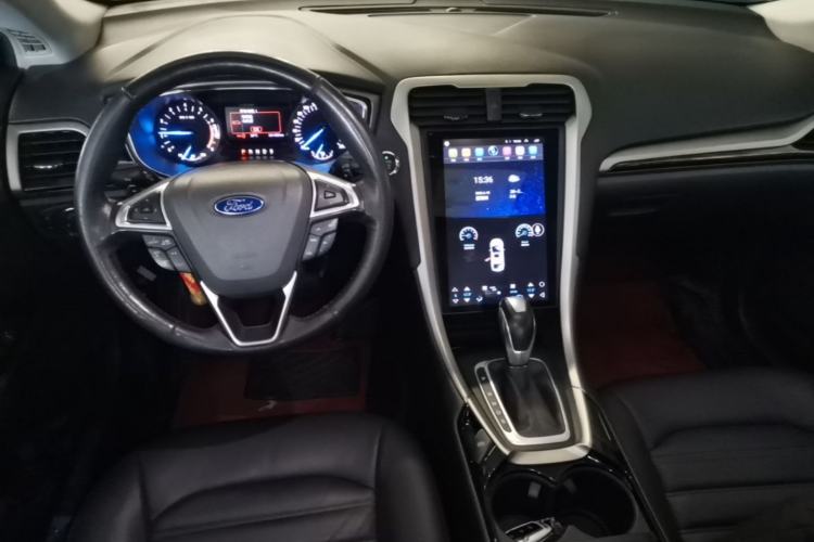 Used Ford Mondeo 2013 2.0L GTDi 200 Fashion Edition Center Console