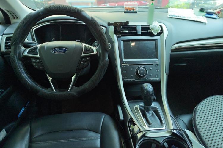 Used Ford Mondeo 2013 2.0L GTDi 200 Fashion Edition Center Console