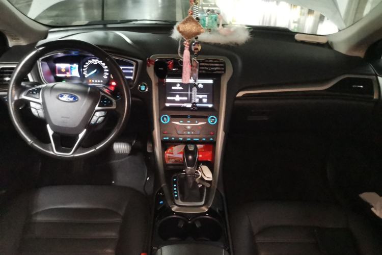 Used Ford Mondeo 2013 2.0L GTDi 200 Luxury Model Center Console