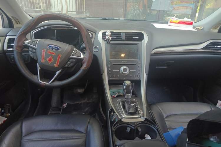 Used Ford Mondeo 2013 2.0L GTDi 200 Fashion Edition Center Console
