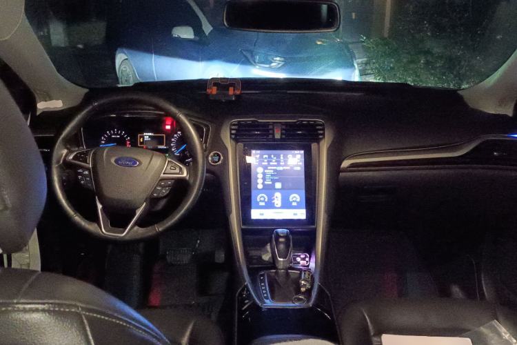 Used Ford Mondeo 2013 2.0L GTDi 200 Fashion Edition Center Console