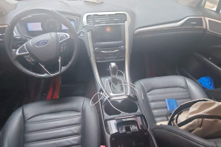 Used Ford Mondeo 2013 2.0L GTDi 200 Fashion Edition Center Console