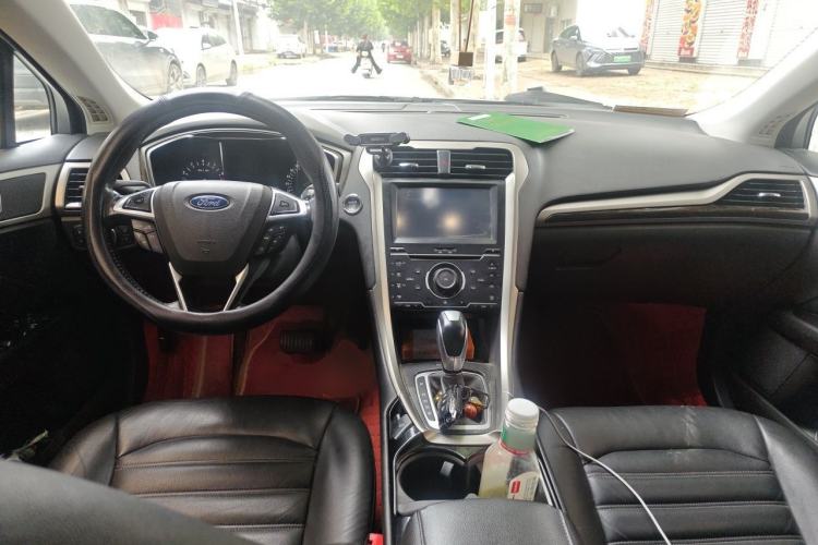 Used Ford Mondeo 2013 2.0L GTDi 200 Fashion Edition Center Console