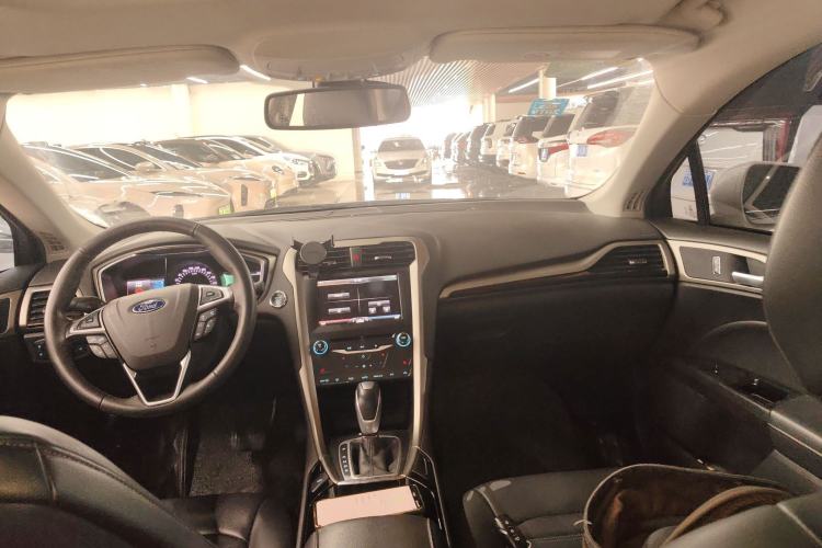 Used Ford Mondeo 2013 2.0L GTDi 200 Luxury Model Center Console
