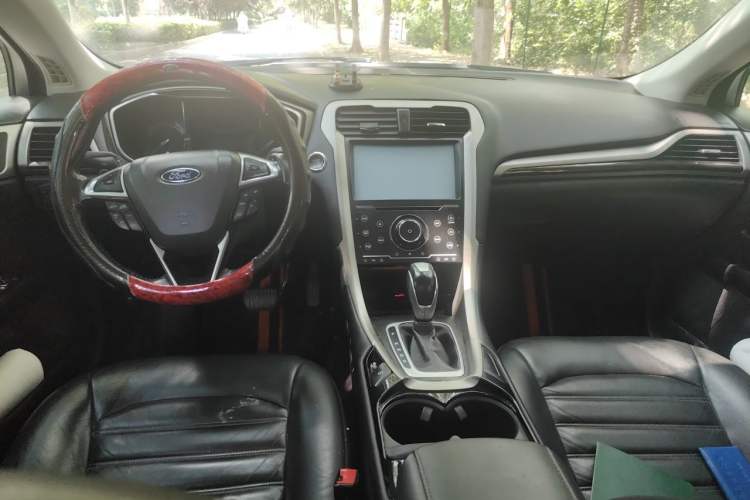 Used Ford Mondeo 2013 2.0L GTDi 200 Fashion Edition Center Console
