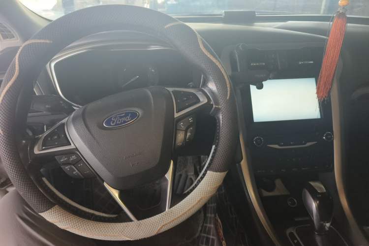 Used Ford Mondeo 2013 2.0L GTDi 200 Luxury Model Center Console