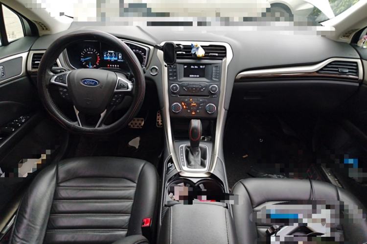 Used Ford Mondeo 2013 2.0L GTDi 200 Fashion Edition Center Console