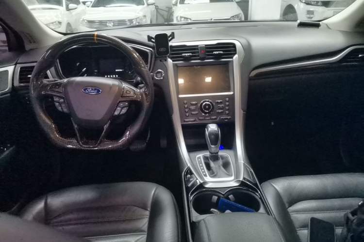 Used Ford Mondeo 2013 2.0L GTDi 200 Luxury Model Center Console