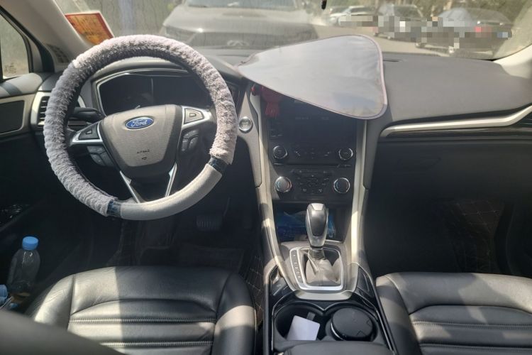 Used Ford Mondeo 2013 2.0L GTDi 200 Fashion Edition Center Console
