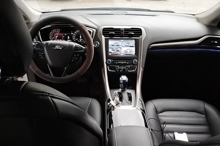 Used Ford Mondeo 2013 2.0L GTDi 200 Luxury Model Center Console