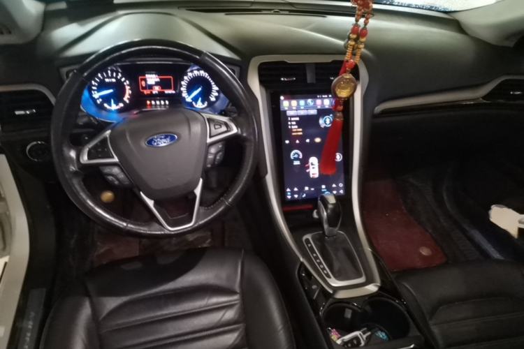 Used Ford Mondeo 2013 2.0L GTDi 200 Fashion Edition Center Console