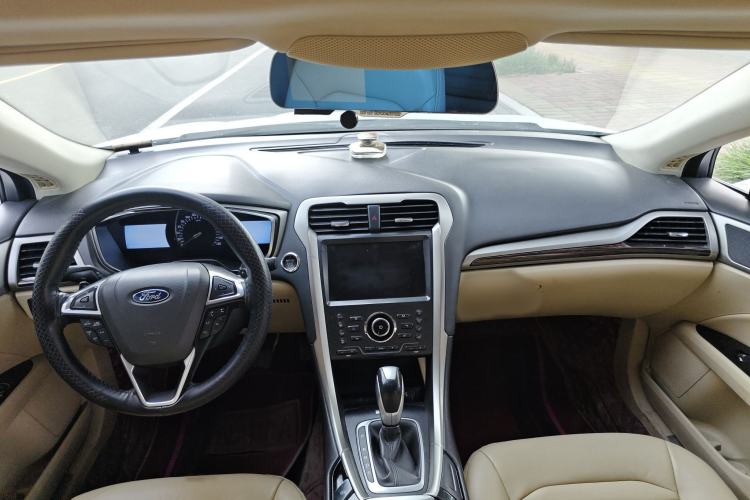 Used Ford Mondeo 2013 2.0L GTDi 200 Luxury Model Center Console