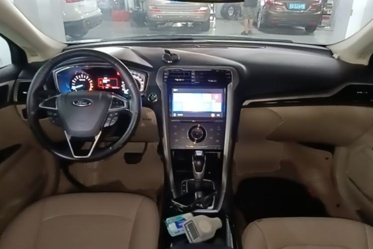 Used Ford Mondeo 2013 2.0L GTDi 200 Fashion Edition Center Console