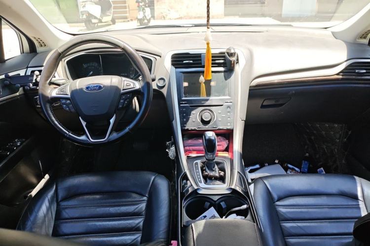 Used Ford Mondeo 2013 2.0L GTDi 200 Fashion Edition Center Console