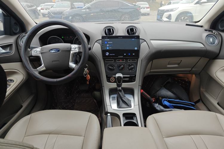 Used Ford Mondeo 2013 2.3L Fashion Edition Center Console