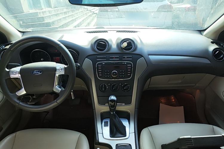 Used Ford Mondeo 2013 2.3L Fashion Edition Center Console