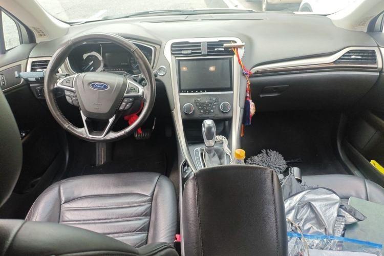 Used Ford Mondeo 2013 2.0L GTDi 200 Fashion Edition Center Console