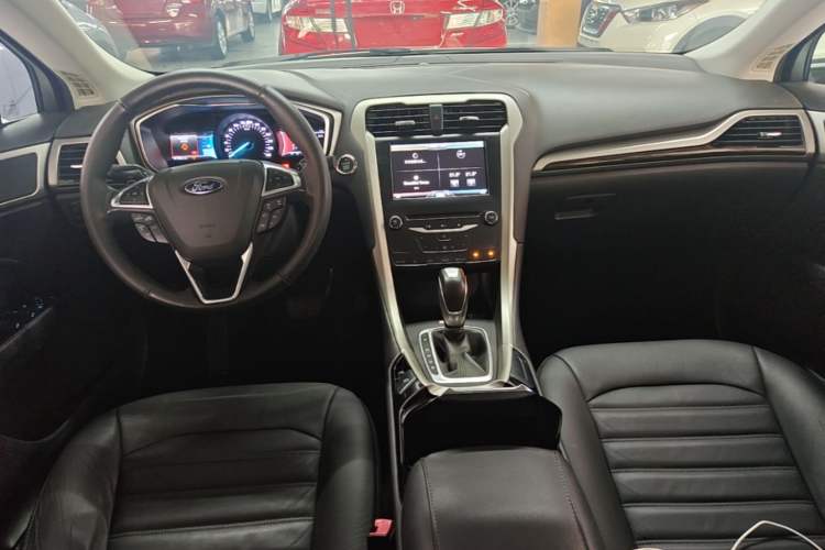 Used Ford Mondeo 2013 2.0L GTDi 200 Luxury Model Center Console