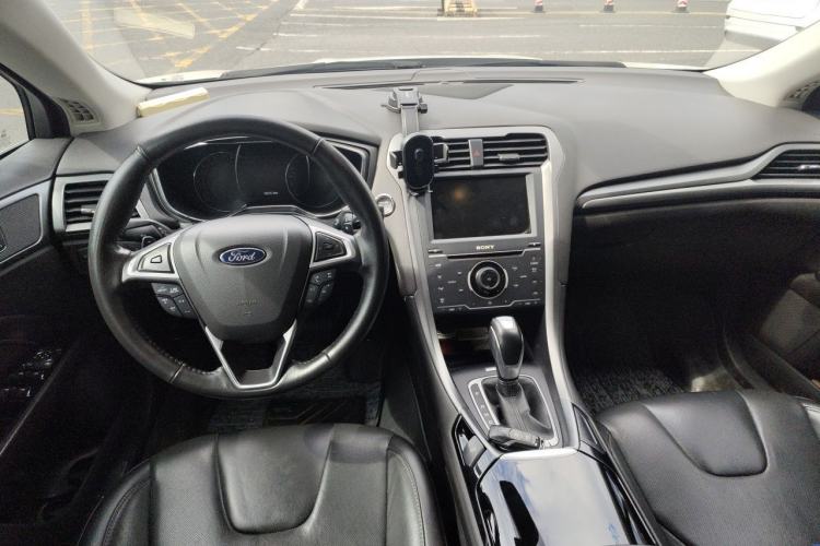 Used Ford Mondeo 2013 2.0L GTDi240 Luxury Sport Model Center Console
