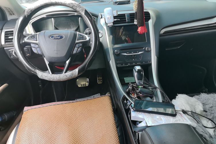 Used Ford Mondeo 2013 2.0L GTDi 200 Luxury Model Center Console