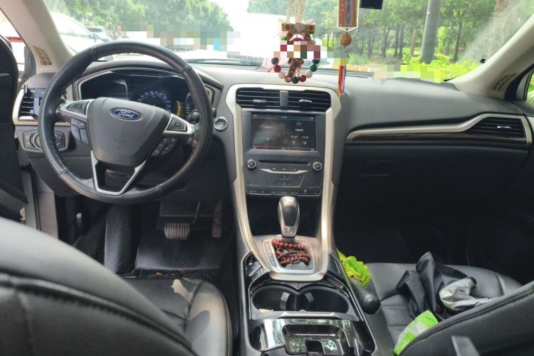 Used Ford Mondeo 2013 2.0L GTDi 200 Luxury Model Center Console