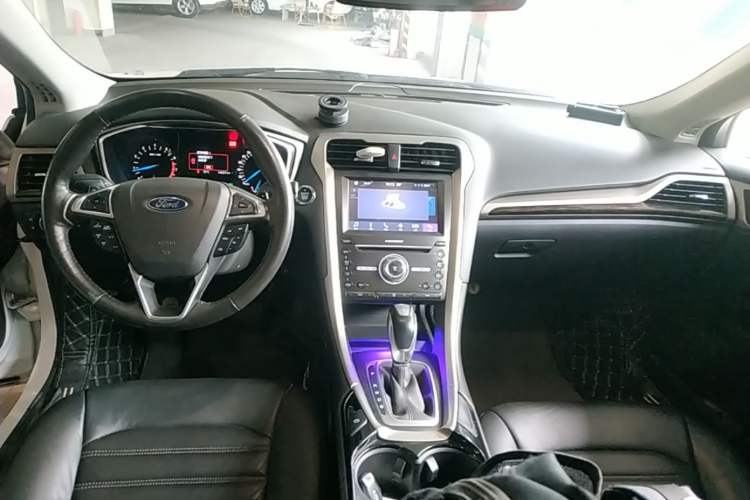 Used Ford Mondeo 2013 2.0L GTDi 200 Fashion Edition Center Console