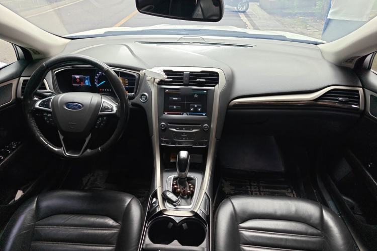 Used Ford Mondeo 2013 2.0L GTDi 200 Luxury Model Center Console